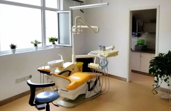 扬州城南口腔医院牙科怎么样?是不是连锁?种牙、正畸价格通通告诉你(图1)