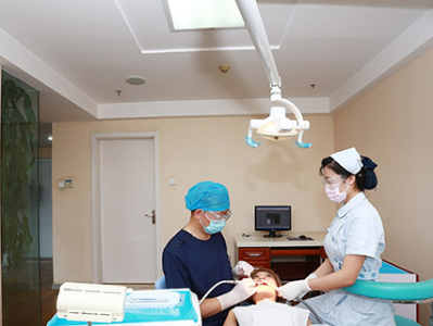 烟台口腔医院种牙多少钱？公布烟台市口腔医院种植牙价格表！(图2)