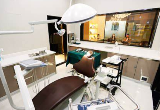 雅度口腔矫正牙齿要多少？地址价格(图1)