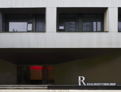 上海自锁托槽矫正价格一般多少钱？排名前三的实力权威口腔医院(图1)