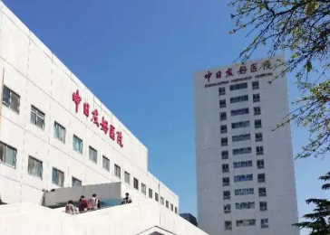 北京哪个医院有牙周科-北京口腔科排名前十的医院名单曝光!(图1)