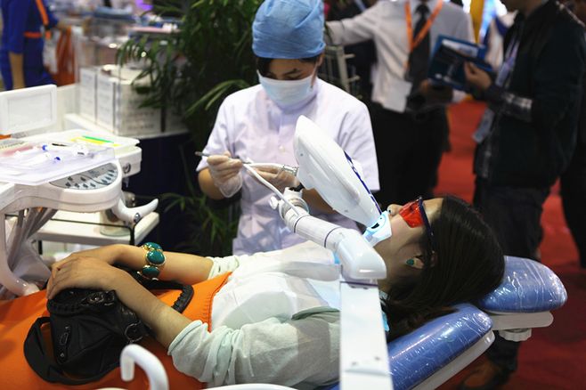 牙烟渍怎么去除、牙烟渍怎么去除小妙招(图2)