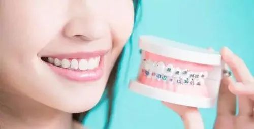 虎牙怎么矫正，虎牙怎么矫正视频教程