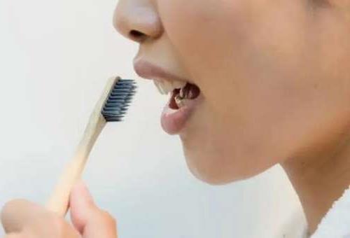 重庆口腔种植价格解析：国际品牌与本土方案对比