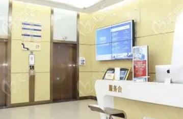 “65岁做种植牙晚不晚？”佛山暨南大学穗华口腔医院专家解析：符合这5项条件的高龄患者成功率可达90%以上！(图1)