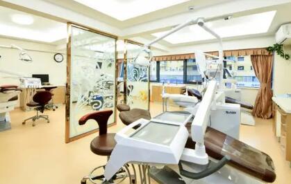 三亚雅福口腔医院医生团队介绍:包含种植科丨正畸科丨口腔整形科专家简介(图1)