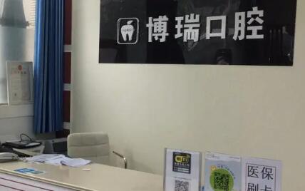 种植牙需要多长时间完成？南充口腔专家解析种植周期与骨愈合关键因素(图1)