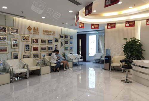 三亚泰康拜博口腔医院价格表2025年：洗牙88元起，补牙128元起，根管治疗580元起，种植牙2980元起，矫正6800元起！(图2)