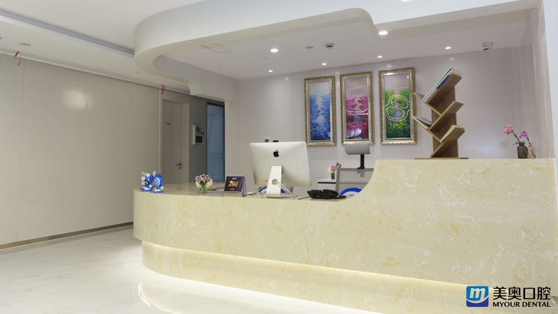 上海种植牙医院哪家好？美奥、上海亿大、永华口腔多次蝉联前五