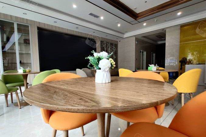 孝感中尚口腔医院·矫正种植专科交通便利吗?当然,乘坐公交至三里阳光社区站即可直达(图3)