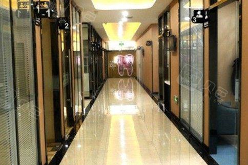 儿童双排牙形成原因有哪些?天津阳光树口腔专家解析乳牙滞留危害与预防(图1)