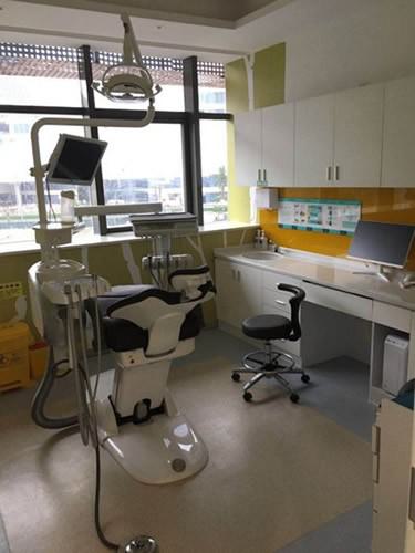 牙齿矫正不再纠结！金属托槽与隐形矫正的优缺点、区别全解析，贵阳德韩口腔专家教你如何选择(图2)