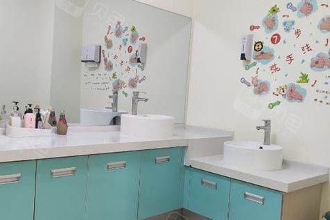 昆明康倍口腔医院院长是谁?种植专家冯文洪+医生团队实力解析(图1)