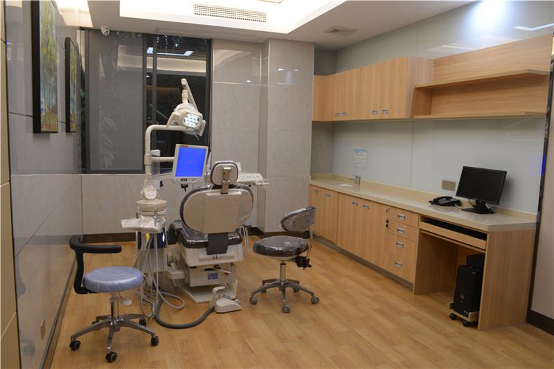 南宁蓝天口腔·数字化矫正种植中心是正规医院吗？专业牙科机构医生团队实力解析(图1)