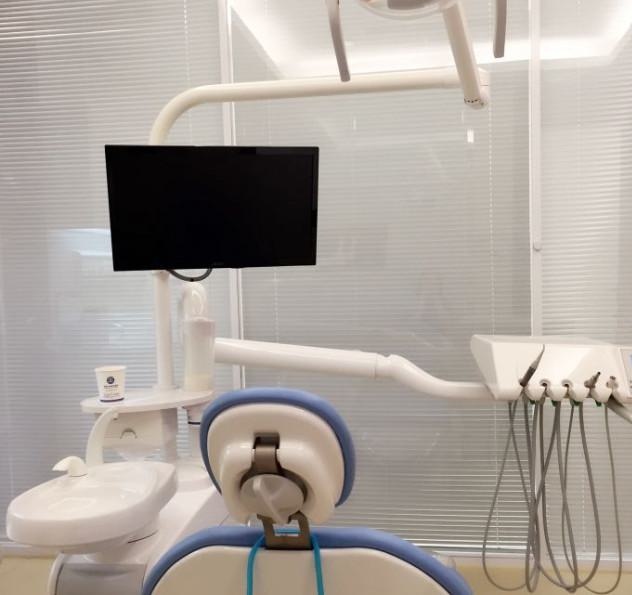 舟山拜博口腔医院是公立的吗？是私立正规口腔专科医院，地址在定海区人民南路(图2)