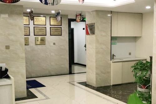 扬州金铂利口腔医院医生团队介绍：含种植牙丨正畸丨口腔整形专家及坐诊时间安排(图1)