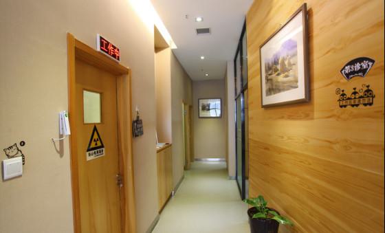 牙齿矫正哪种方式更适合你?金属-陶瓷-隐形-舌侧矫正优缺点全面解析!(图1)