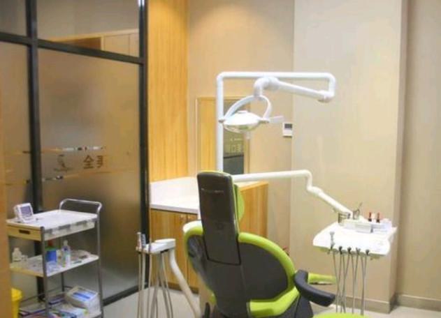 玉林全美口腔医院院长是谁?院长王伟专攻种植牙-口腔整形技术,患者评价高(图3)