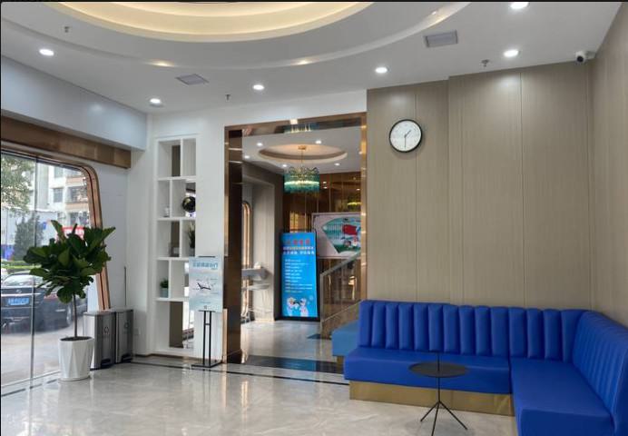 海口微笑口腔（龙华旗舰店）地址在哪里？含交通路线与营业时间，附医生团队介绍(图1)