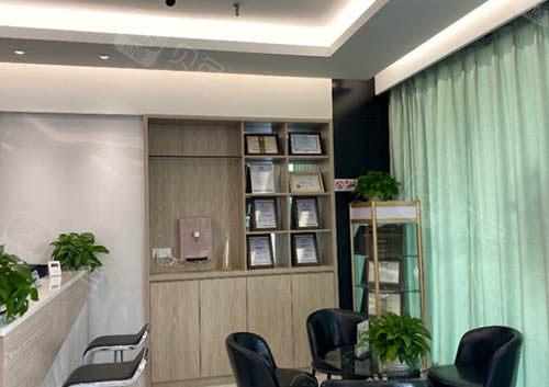 南宁牙齿矫正价格表大公开种植牙费用明细一目了然(图1)