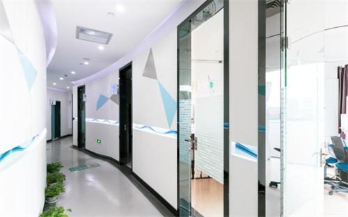 杭州博凡口腔哪家分院好？天虹店VS博方齿科对比，附天虹店地址及统一预约电话(图1)