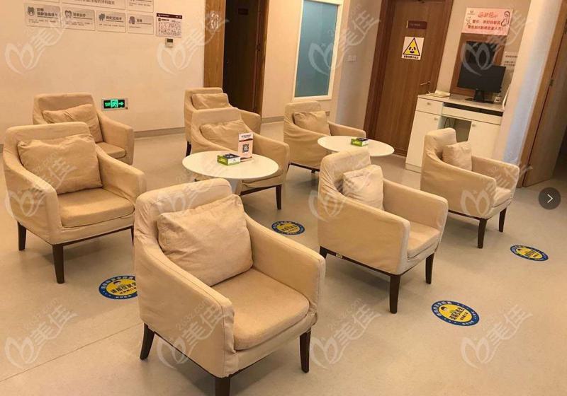 荆门小白兔口腔是正规医院吗?专注牙齿种植与矫正的正规口腔机构,拥有5家分院(图1)