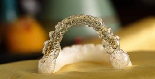 南宁牙齿矫正价格表2025，金属托槽6800元起-隐形矫正18000元起-舌侧矫正35000元起