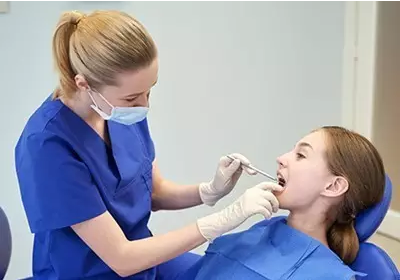 重庆南城口腔种植牙医生哪家好？这份专业医生名单值得收藏！(图1)